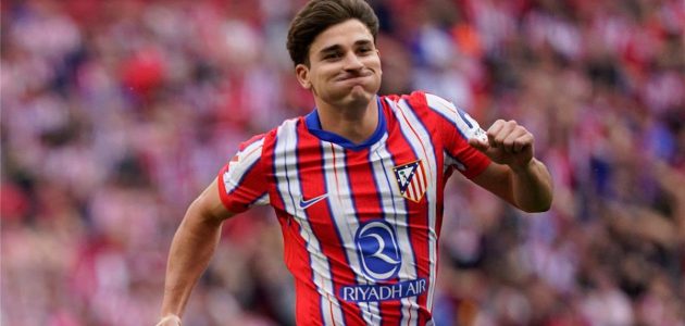 حقيقة عرض برشلونة لضم جوليان ألفاريز.. رد حاسم وصادم من أتلتيكو مدريد