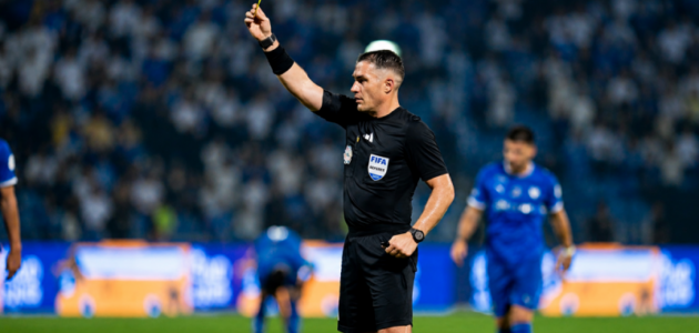حكم ستيفان كوفاتش يثير الجدل: ركلة جزاء غير متوقعة في 5-1 لخليج على الهلال