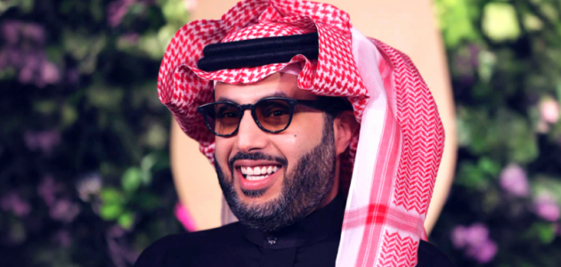 نزال فيوري وجوشوا: صراع الوزن الثقيل في كارديف يُبث على Netflix