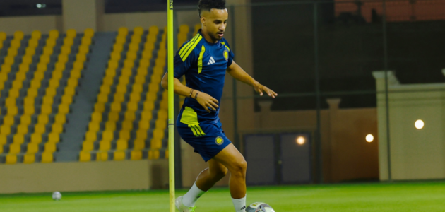 عودة عبد الرحمن غريب إلى صالات النصر بعد تمزق مفصل منتصف القدم: تفاصيل الغياب وتأثيره على الفريق