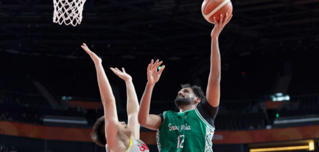 المنتخب السعودي لكرة السلة ينهار أمام الصين في ربع النهائي: تحليل مفصل للانهيار