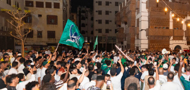 جماهير جدة التاريخية تُشعل الأجواء: مهرجان الأناشيد في كأس الخليج 27