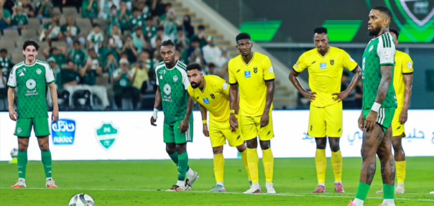إيفان توني يضرب القائم: لحظة حاسمة في دوري روشن