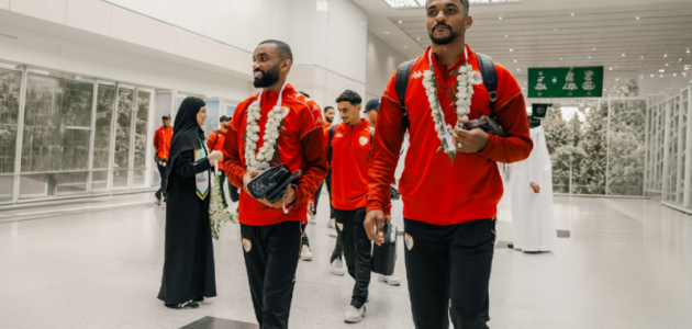 المنتخب العُماني يهبط في جدة: استعدادات حامية لمواجهة العراق في كأس خليجي الديار العربية 27