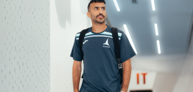 الخليج يواجه النصر: تغيير هجومي يثير حماس الجماهير
