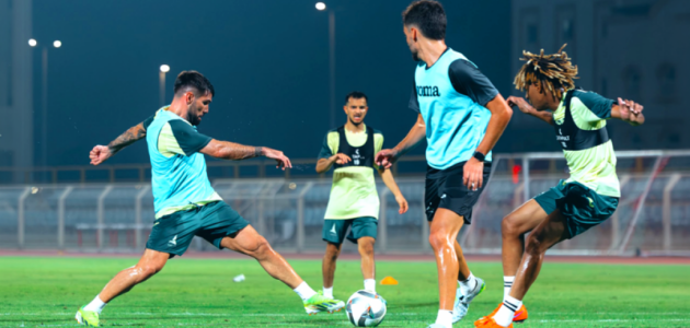 الخليج يعلن عودة الفريق بعد سبعة أيام، ويكمل تأهيل بارو وكينج، ويستقطب ماتيو بينيجاس